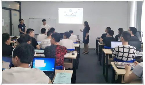 蝸牛學院重慶校區第十一期班正式開課，迎來計算機系統服務新伙伴
